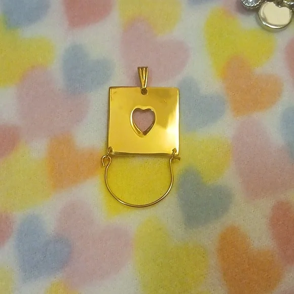 Beautiful Golden Heart Charm Holder - Picture 5 of 11